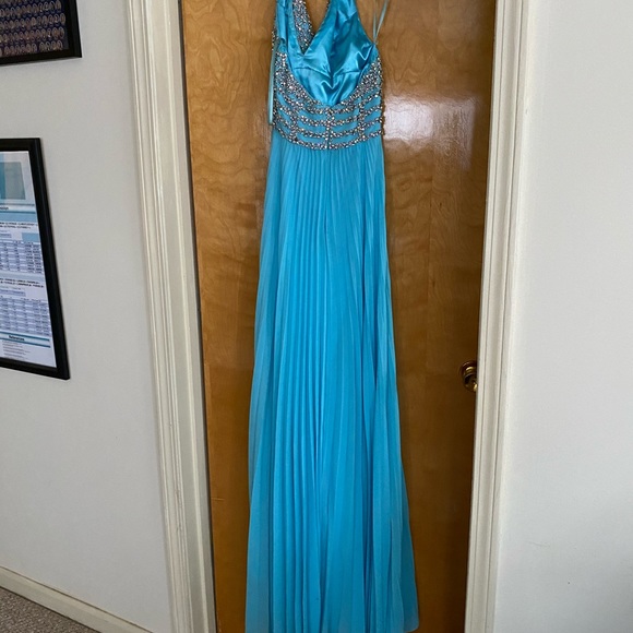 Tony Bowls Gown size 4 - Picture 6 of 7